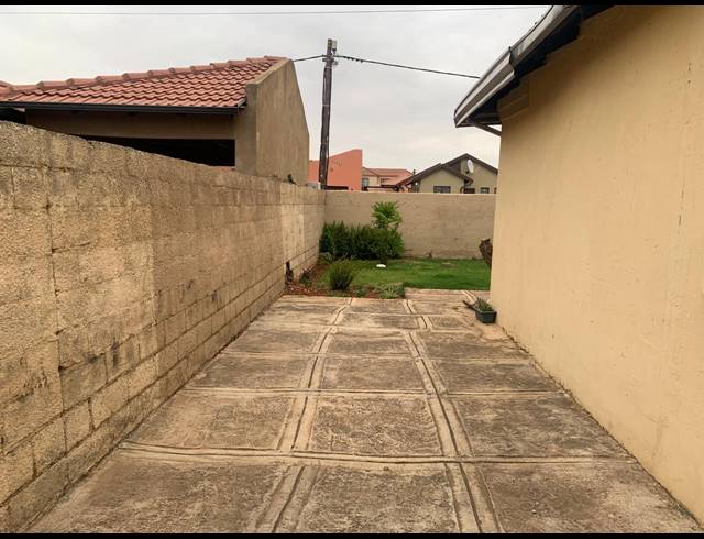 3 BEDROOM HOUSE FOR SALE IN PROTEA GLEN